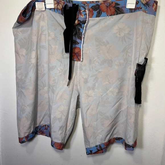 Brooklyn Cloth BKLYN, 36W tropical pocket lace up loop closure board short - Picture 7 of 10